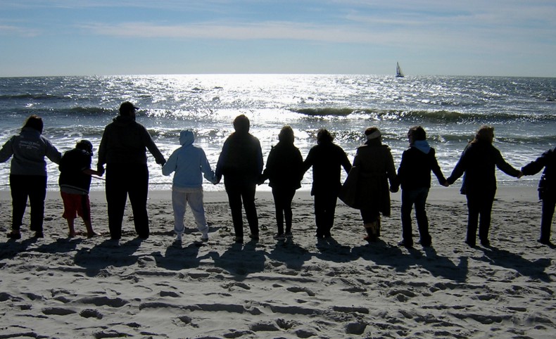 The Photo – November 2013 Human_Chain_Of_Hands