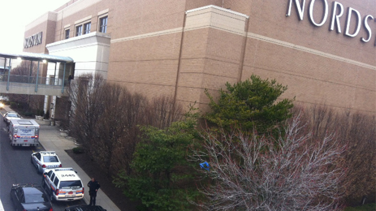 Nordstrom Roosevelt Field Mall Bomb Threat Nordstrom bomb threat