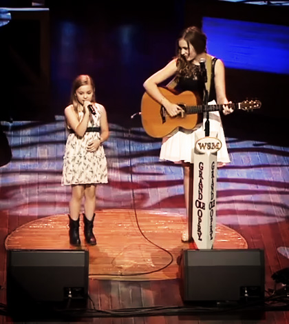 Lennon and Maisy Stella "Ho Hey" at the Grand Ole Opry