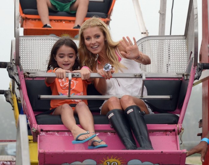 Super Saturday Kelly Ripa with daughter