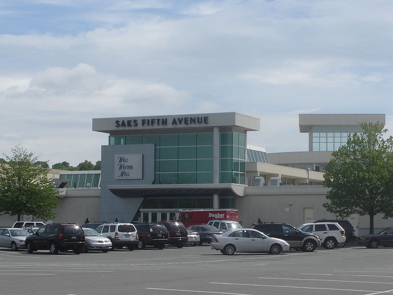 Walt Whitman Mall in Huntington. (Photo credit: Wikimedia Commons) 