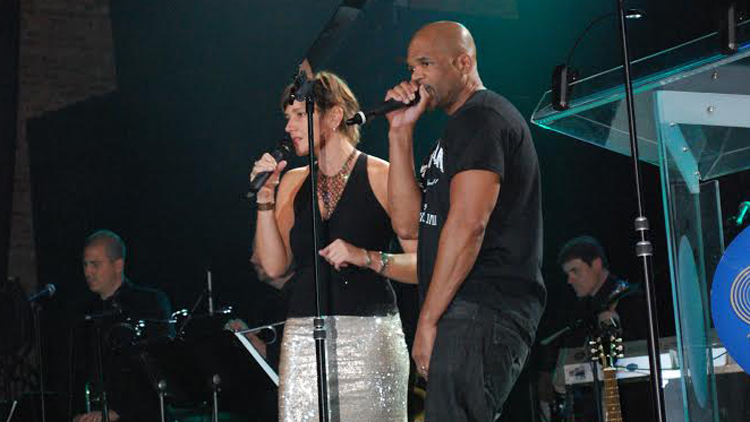 Acclaimed singer/songwriter Jen Chapin and Darryl McDaniels, “DMC” of hip-hop legends Run DMC, rock the Long Island Music Hall of Fame Induction Ceremony at The Paramount in Huntington Thursday, Oct. 23, 2014 with an electrifying hybrid-genre rendition of her father Harry Chapin's hit "Cat's In The Cradle." (Christopher Twarowski / Long Island Press) 