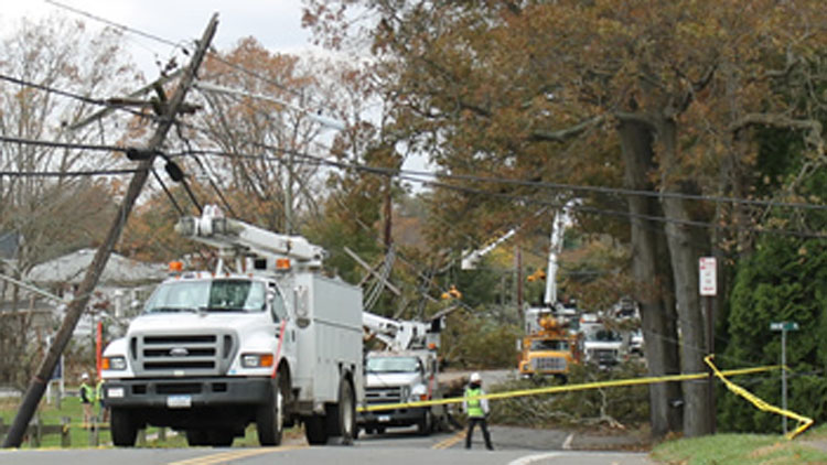 Long Island Power Authority crews working to restore power in East Northport. (Rashed Mian/Long Island Press)