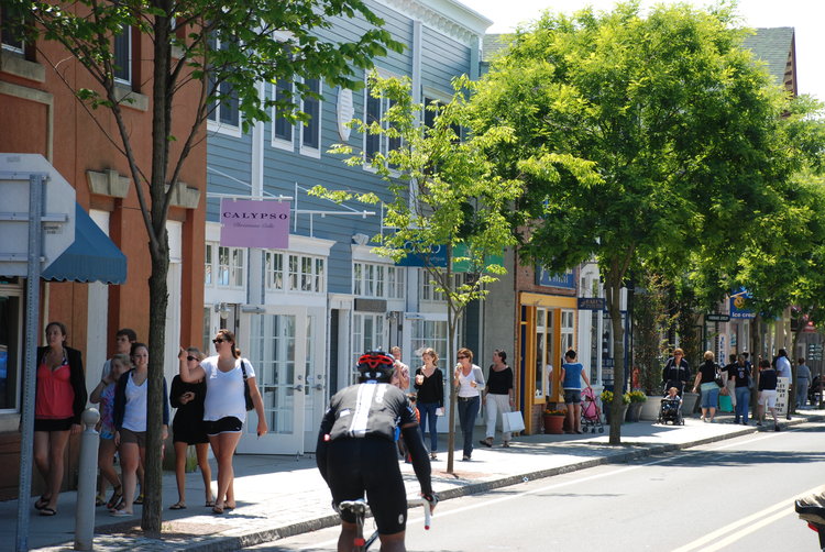 rsz 1greenport sidewalk scene for rauch piece april 2015