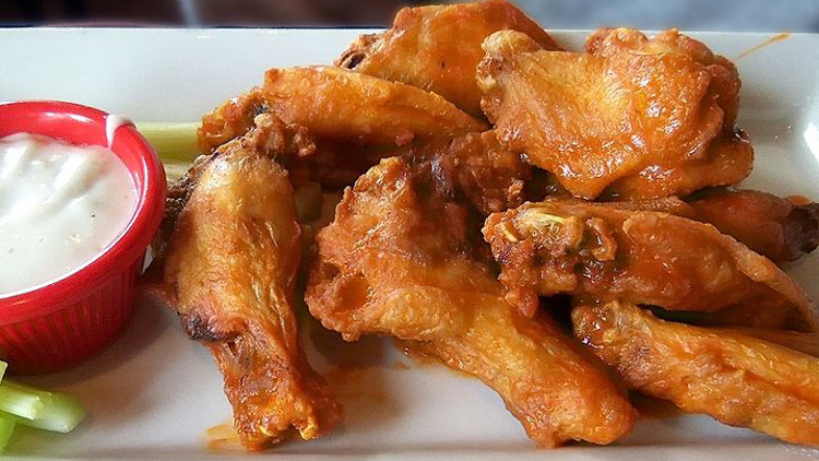 800px buffalo wings 01