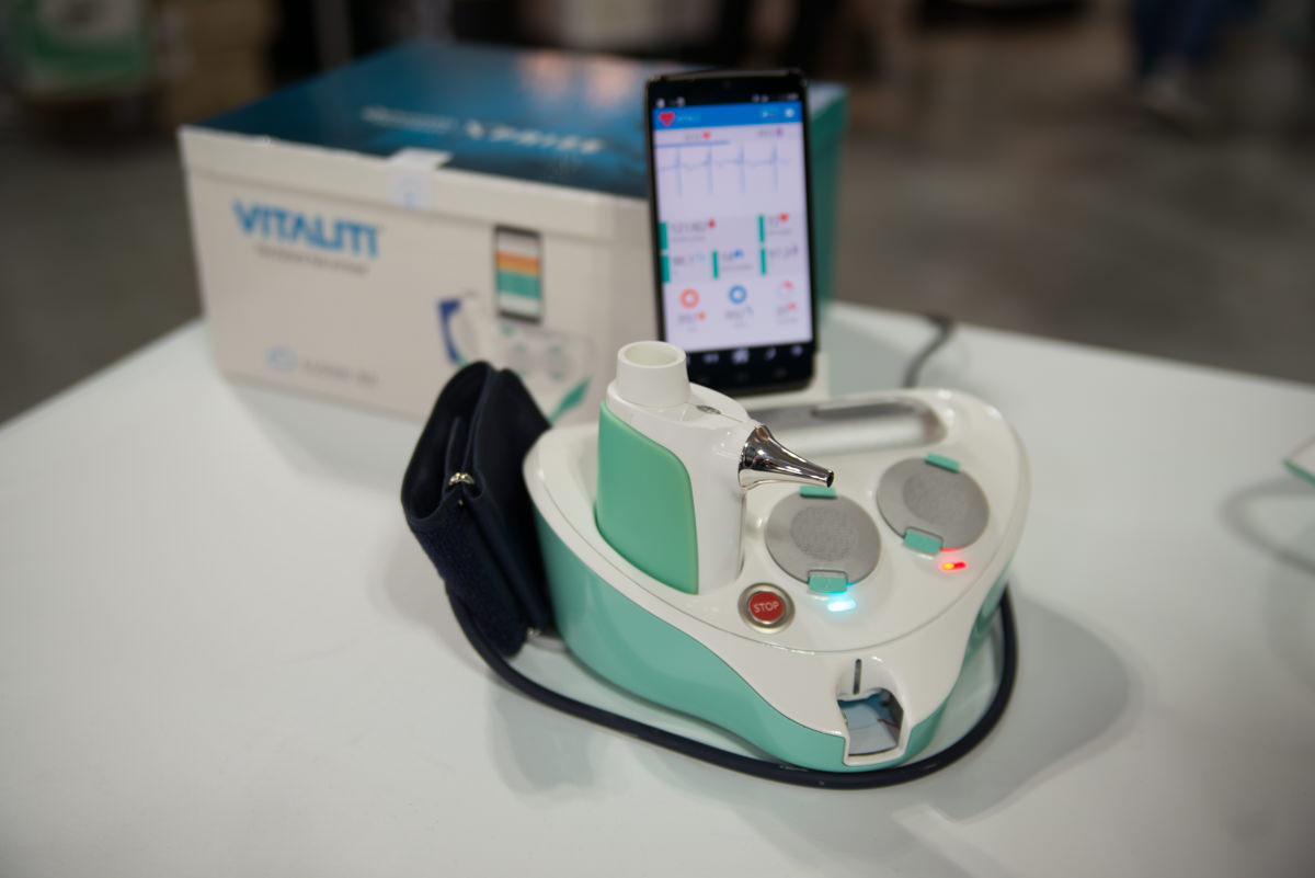 A Cloud DX Medical Tricorder (Photo by Joe Nuzzo)