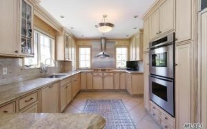 52 Mineola Ave, Roslyn Estates NY, 11576