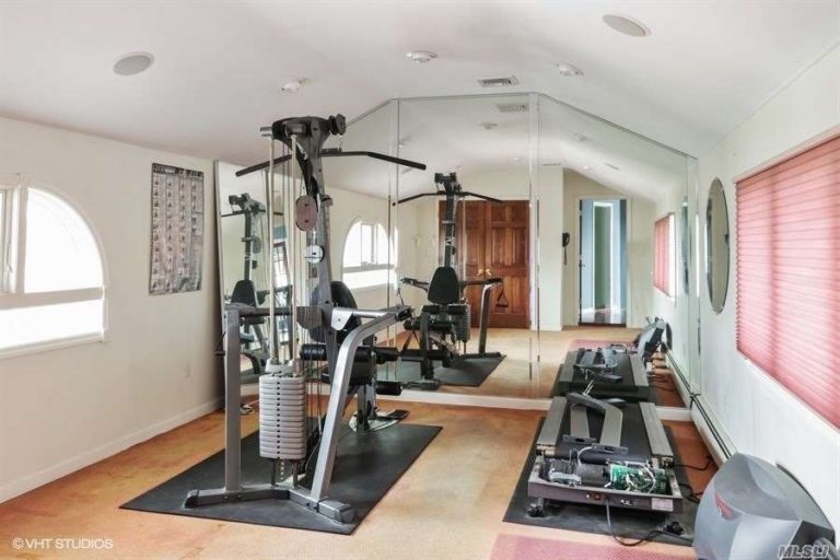 Canal Front Massapequa Farm Ranch Asks 819,000