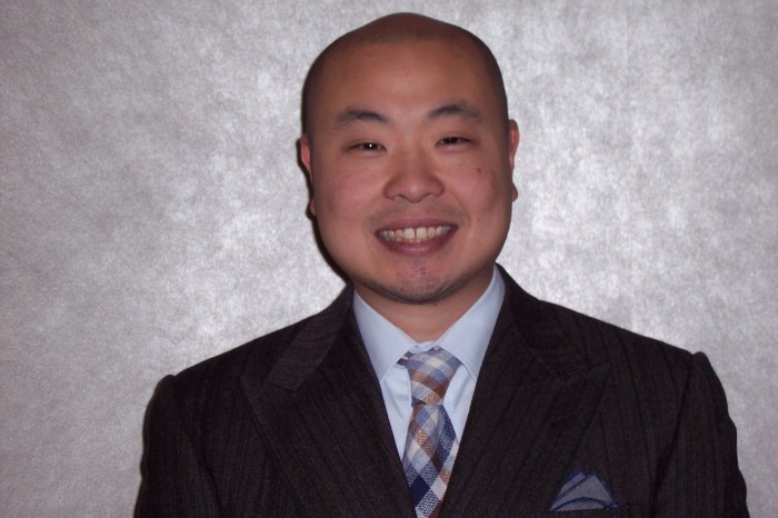 Dr. Shu headshot 1