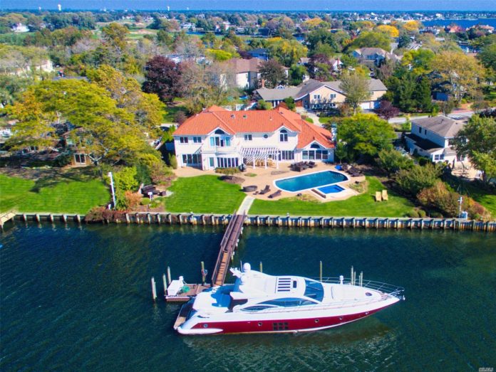 Luxurious Hewlett Harbor Colonial Asks 3.9M
