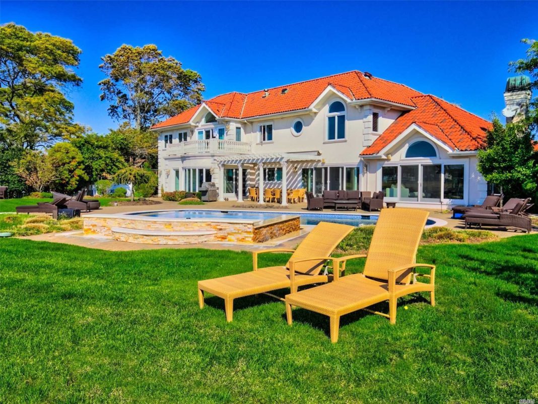 Luxurious Hewlett Harbor Colonial Asks 3.9M