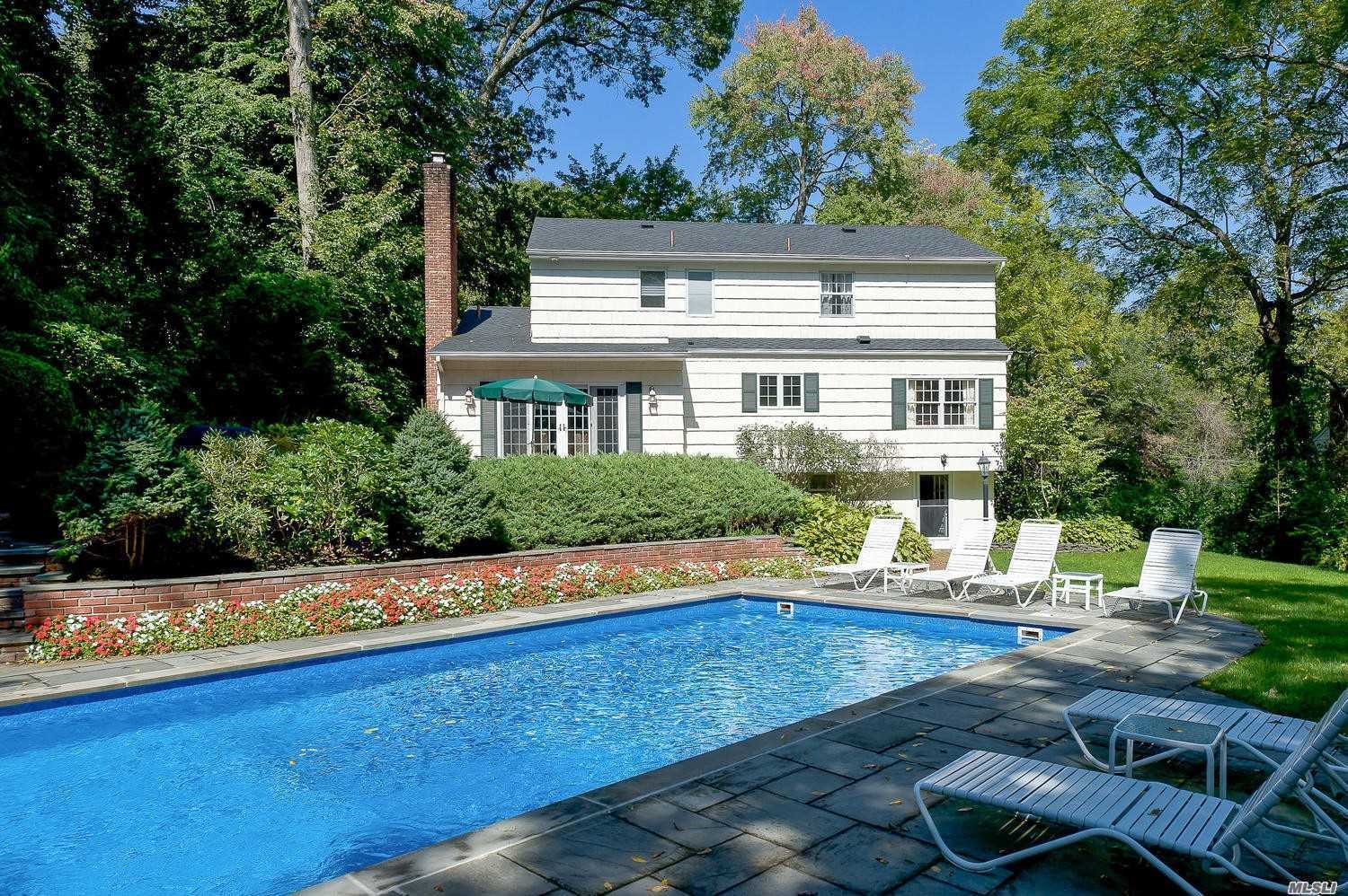 Charming Cold Spring Harbor Colonial Asks 1M
