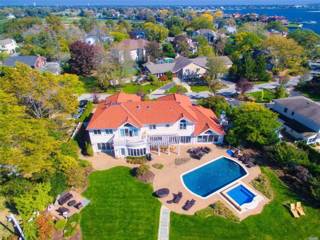 Luxurious Hewlett Harbor Colonial Asks 3.9M