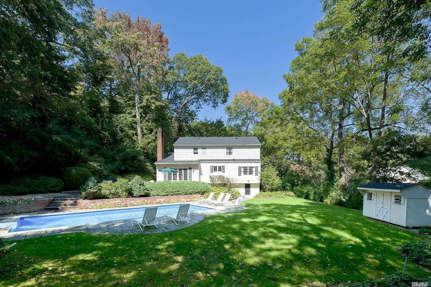 Charming Cold Spring Harbor Colonial Asks 1M