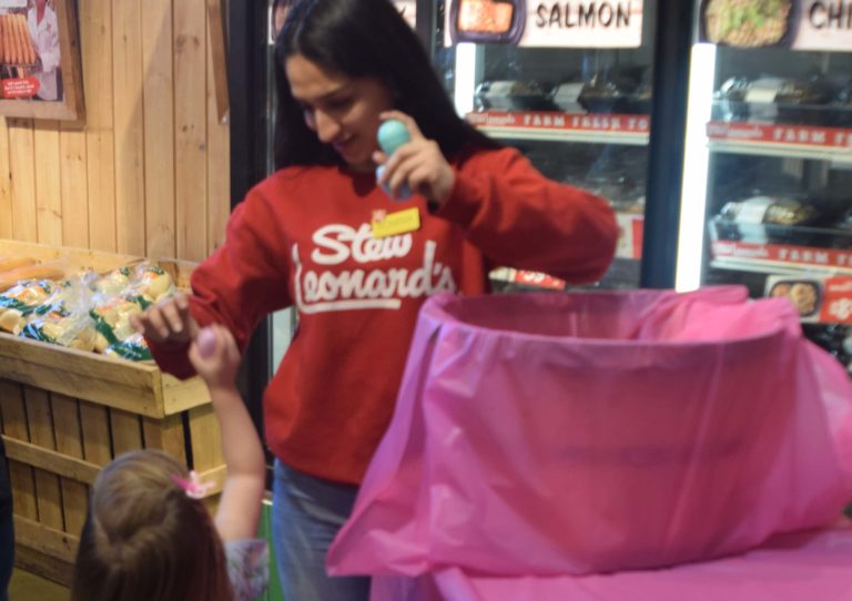 Kids Pack Stew Leonard’s For Unique Egg Hunt