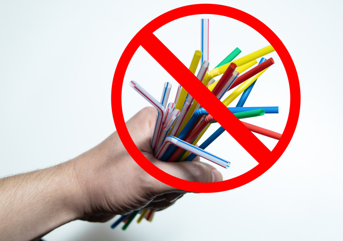 plastic drinking straws banned in California state