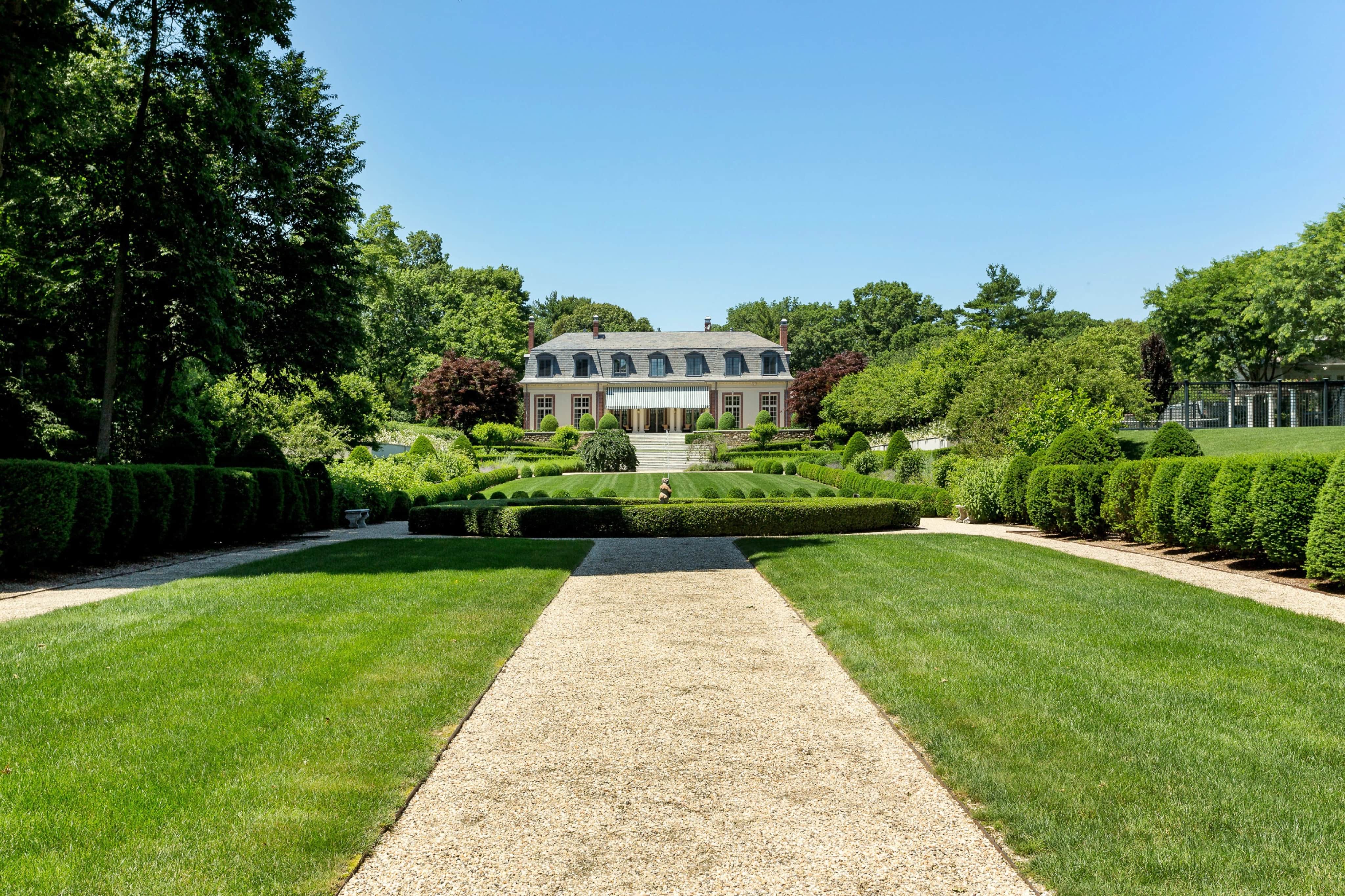 C Est Magnifique Gold Coast S French Chateau A Nod To Versailles