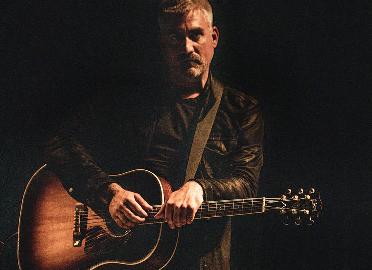 taylor-hicks-guitar-photo