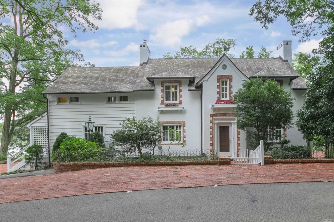 Historic Head Of The Harbor Home Asks 1.2M