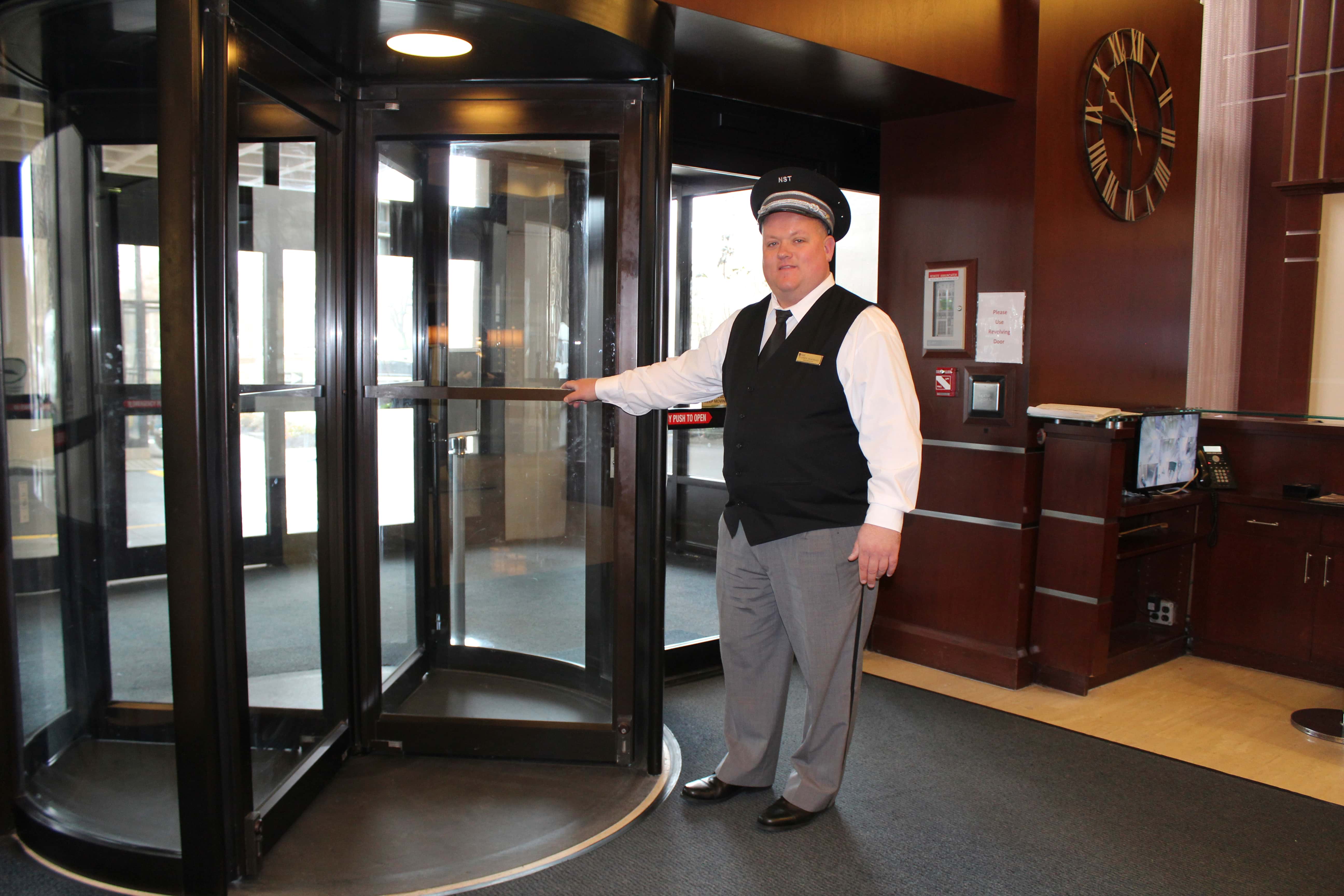 Lobby Service Excellence At North Shore Towers And Country Club