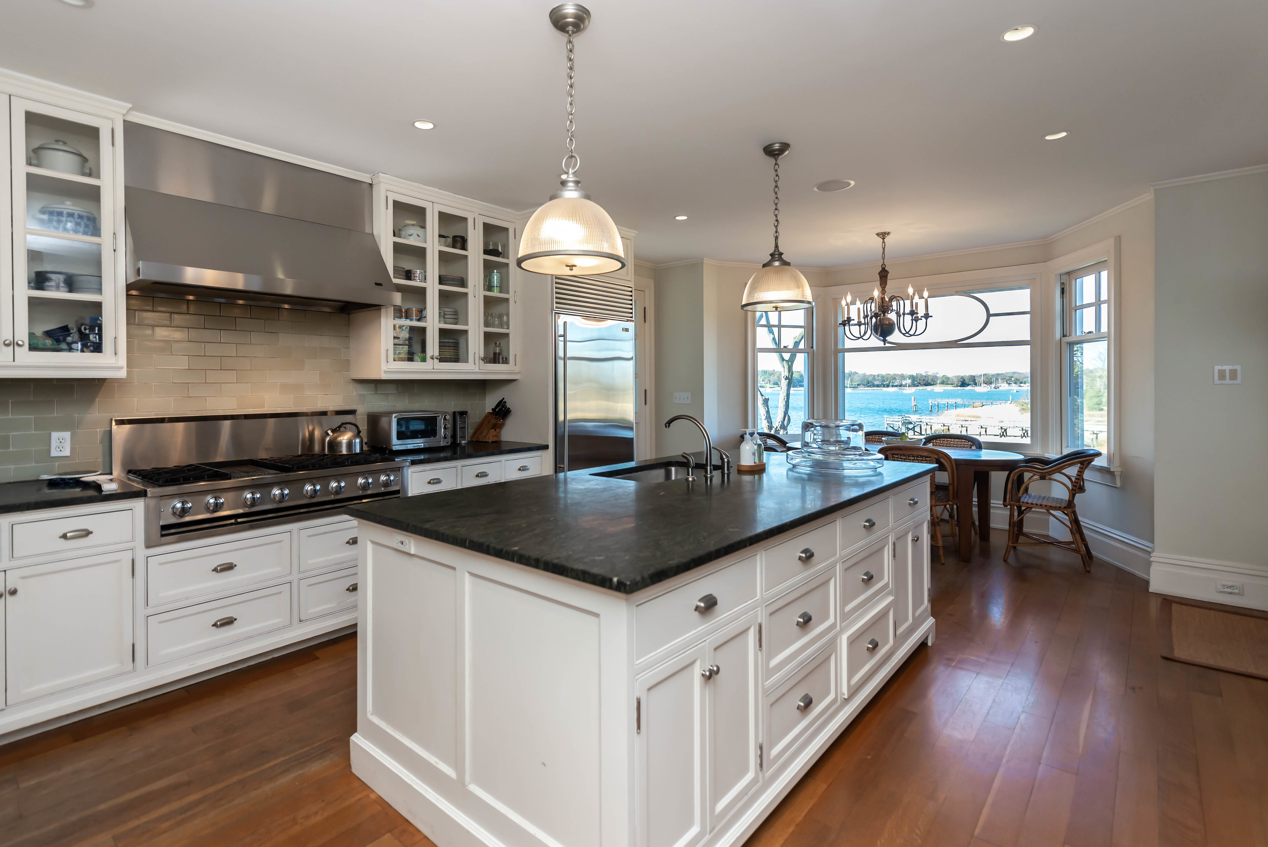 83 Cove Neck Rd Oyster Bay print 010 007 Kitchen 4200x2804 300dpi