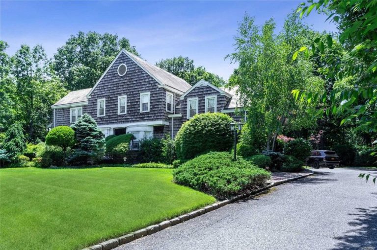 Classy Hewlett Bay Park Colonial Asks 2.1M
