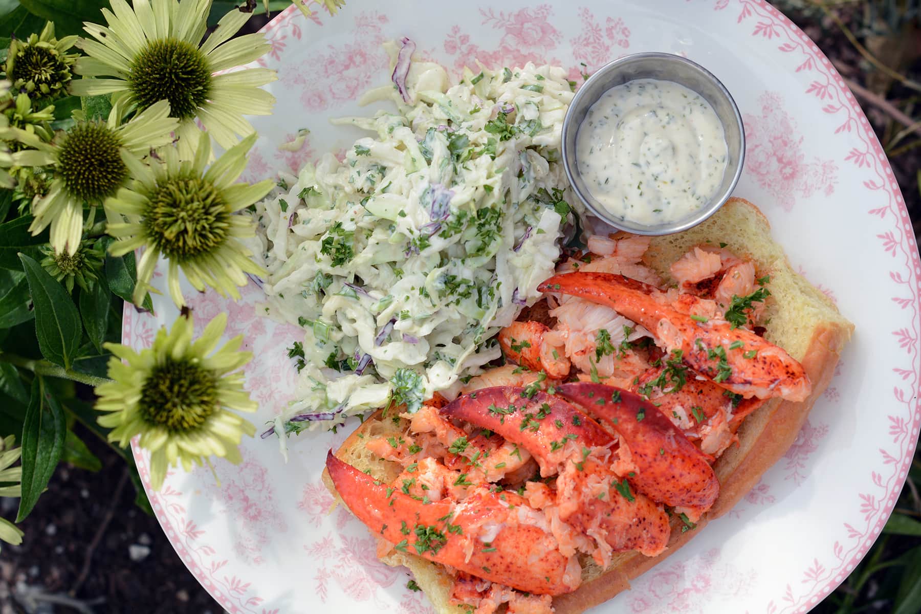 5_Photo_flora_LobsterRoll w Flowers_Horiz (1) (1)