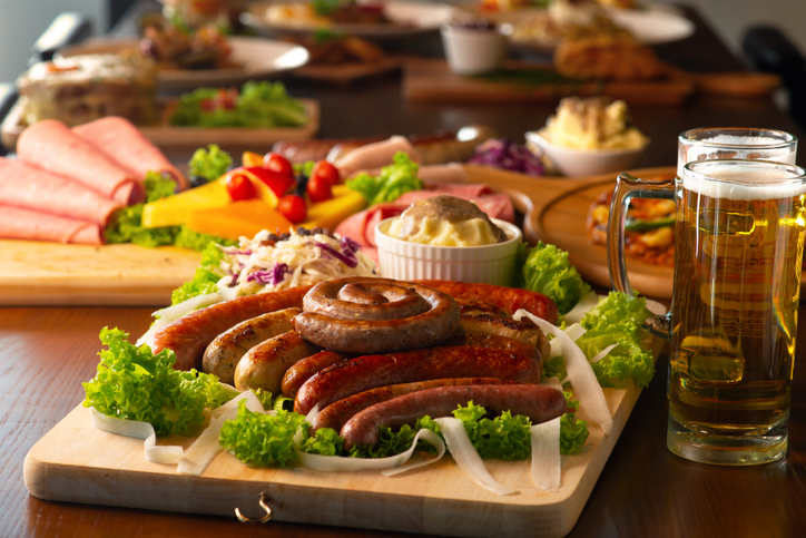 Grilled sausages with glass of beer