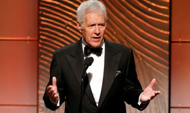 2020-11-08T204456Z_2_LYNXMPEGA70MG_RTROPTP_4_PEOPLE-TREBEK (1)