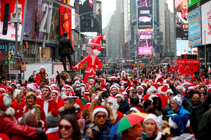 2020-11-27T201722Z_1_LYNXMPEGAQ1BA_RTROPTP_4_HEALTH-CORONAVIRUS-NEWYORK-SANTACON (1)