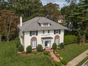 colonial home in rockville centre