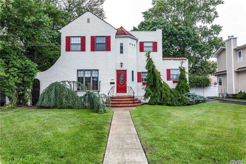 house in merrick