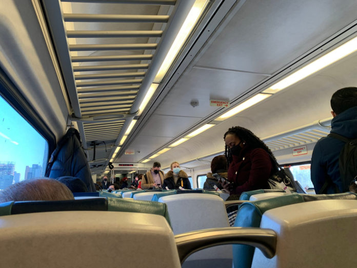 Ev_HXM0WYAI8g4O LIRR