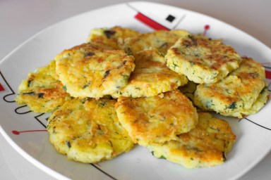 Potato pancakes with green onions. Draniki – potato fritters. The naitonal dish of Belarus, Ukraine and Russia. Potato zucchini cakes.