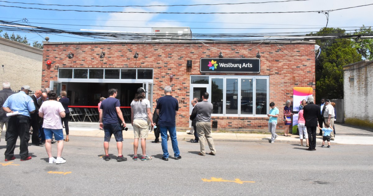 Westbury Arts is collaborating with the Village of Westbury Recreation Department to offer a summer arts program for children in grades 1-8.