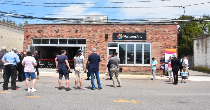 Westbury Arts is collaborating with the Village of Westbury Recreation Department to offer a summer arts program for children in grades 1-8.