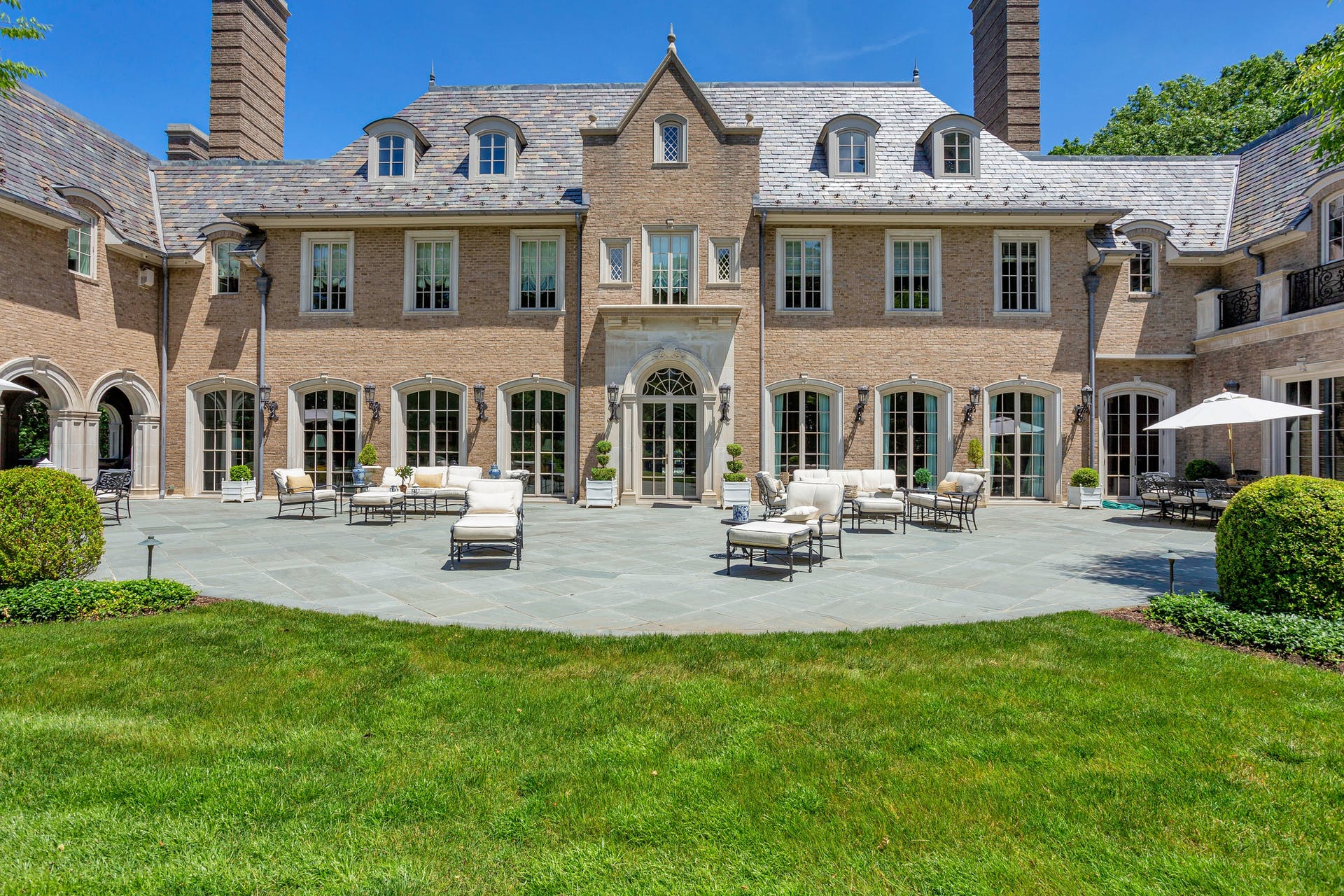 315MillHillRoad MillNeckNewYork Regina Rogers DouglasElliman Photography 103950511 high res