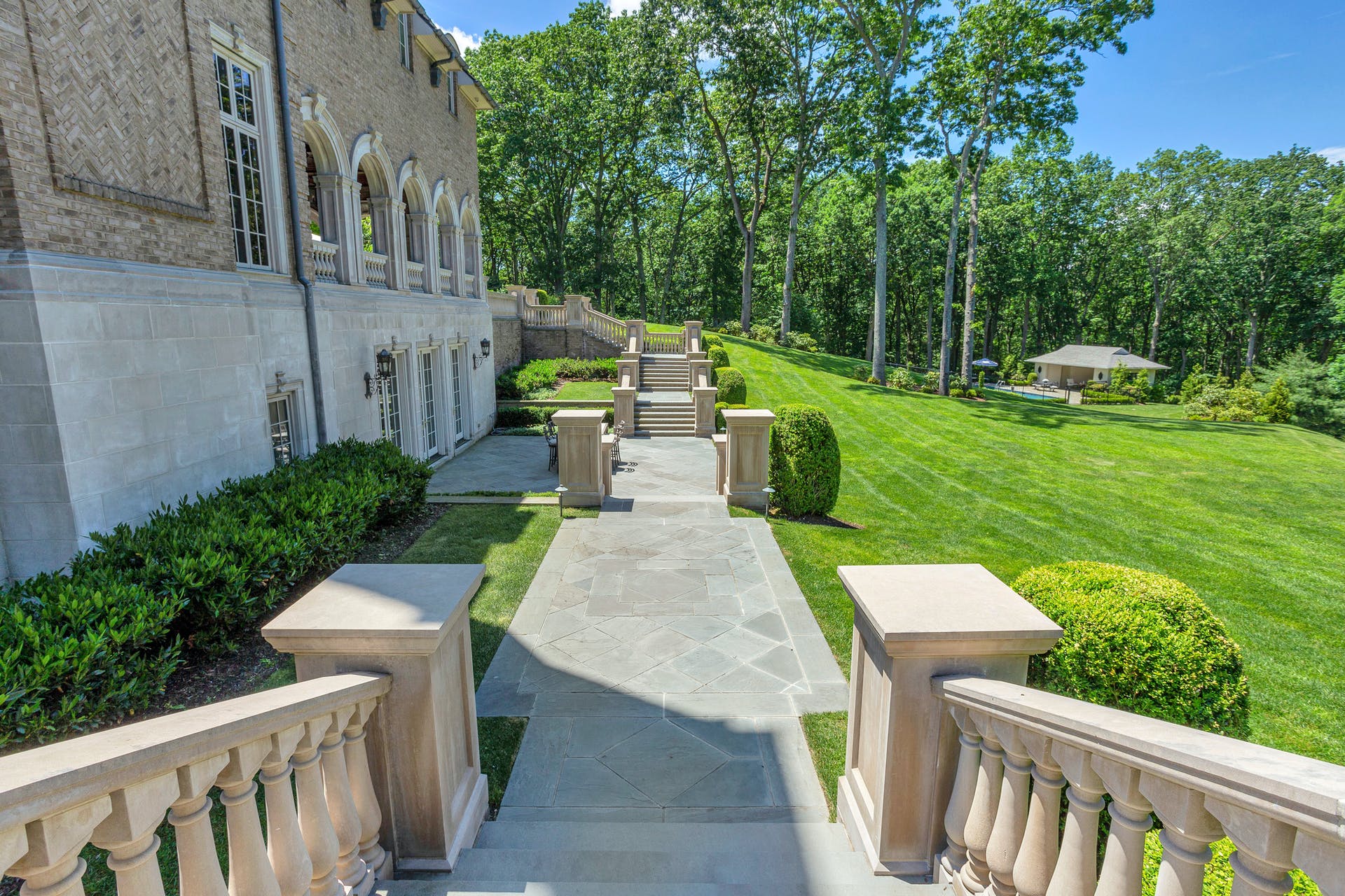 315MillHillRoad MillNeckNewYork Regina Rogers DouglasElliman Photography 103950603 high res