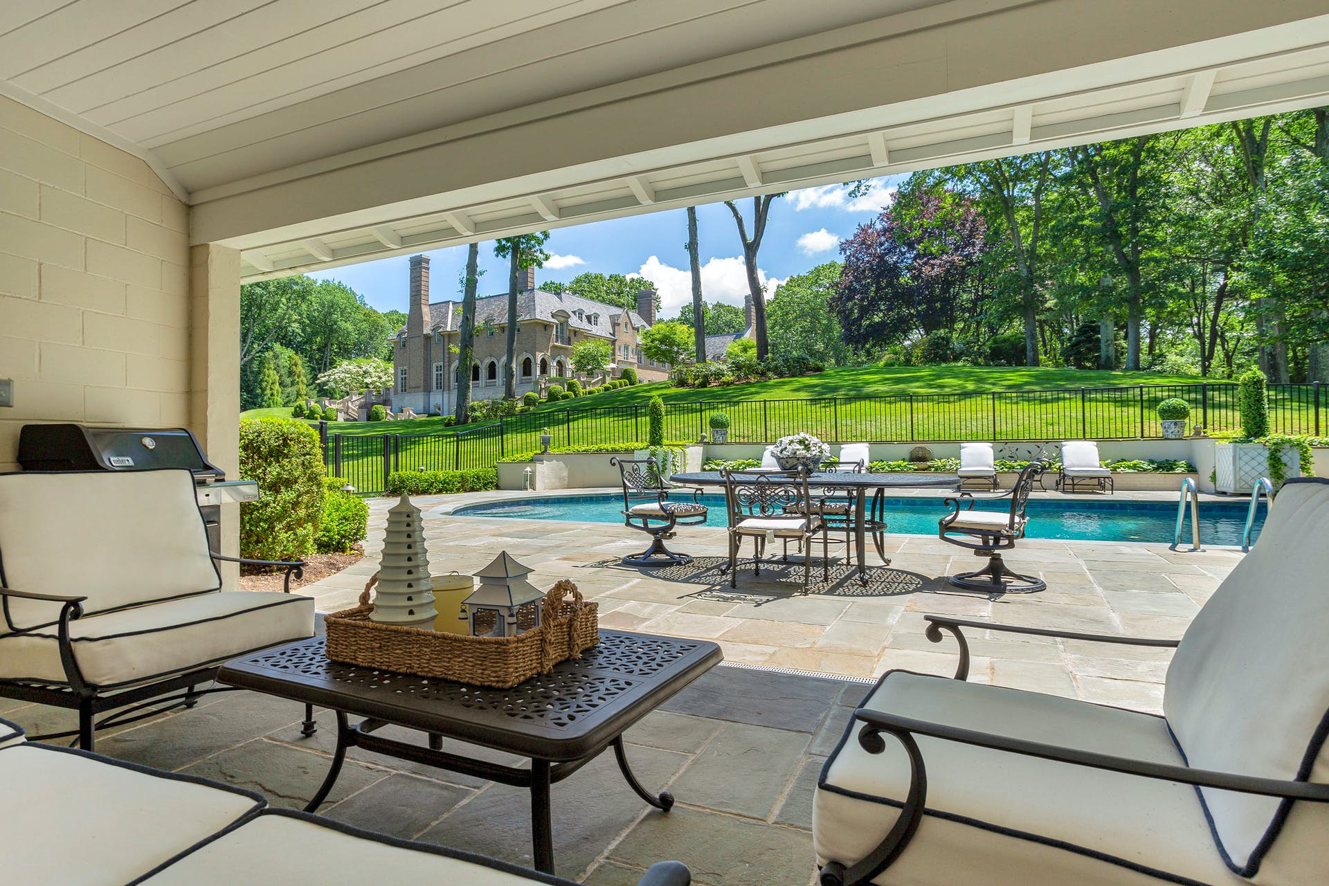 315MillHillRoad MillNeckNewYork Regina Rogers DouglasElliman Photography 103950650 high res