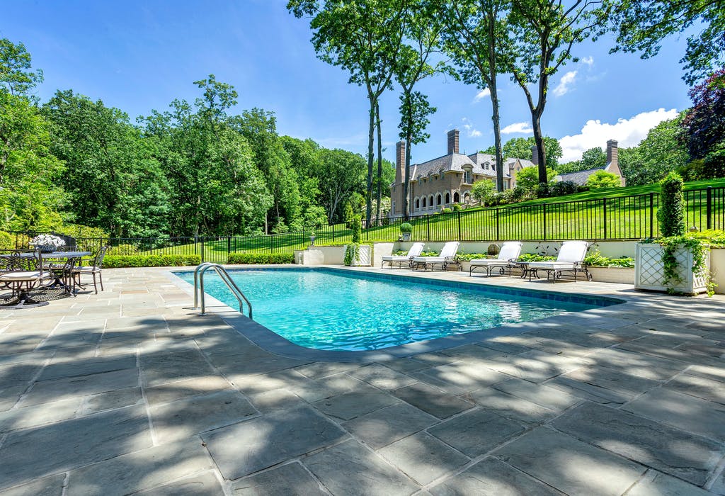 315MillHillRoad MillNeckNewYork Regina Rogers DouglasElliman Photography 103950688 high res