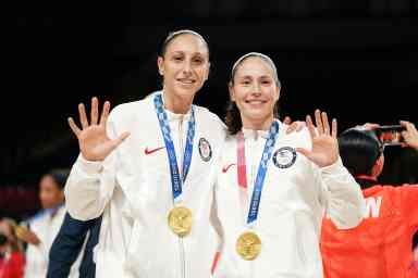 2021-08-08T051506Z_583243894_MT1USATODAY16532870_RTRMADP_3_OLYMPICS-BASKETBALL-WOMEN-FINALS-GOLD-MEDAL-MATCH (1)