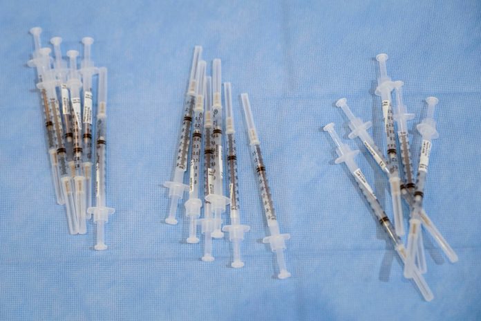 2021-09-14T195152Z_2_LYNXMPEH8D0XR_RTROPTP_4_HEALTH-CORONAVIRUS-USA-PFIZER (1) vaccine mandate