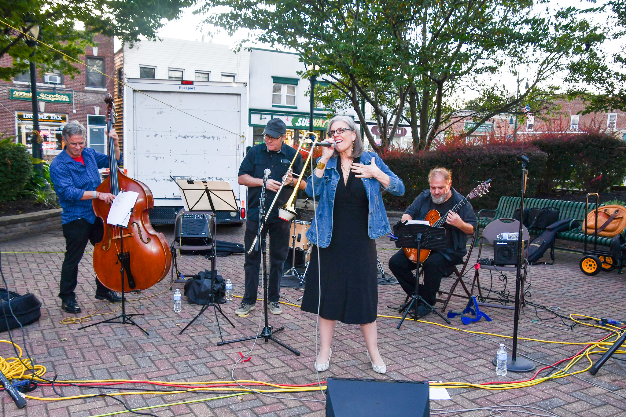 image 4 julie lyon and friends