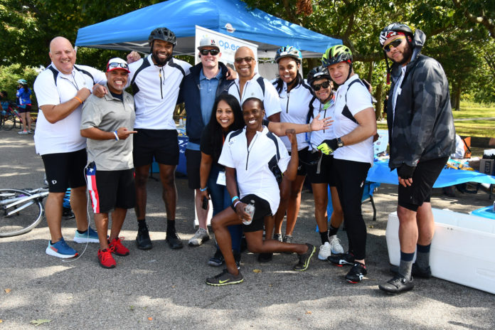 Image 1 (L to R) Edgar Montenegro, Ken Kortright, Darryl Whiting, Robby Walsh, Ray Thomas, Sania Santos, Yessenia Ventura, James Manicone, Frank Caffey, (Front) Pop.Earth Founder Debbie Stone & Ruth Albright bike to the beach