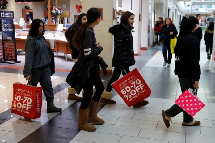 2018-11-23T131557Z_748301331_RC15C0BAE300_RTRMADP_3_USA-HOLIDAYSHOPPING-BLACKFRIDAY (1) supply chain