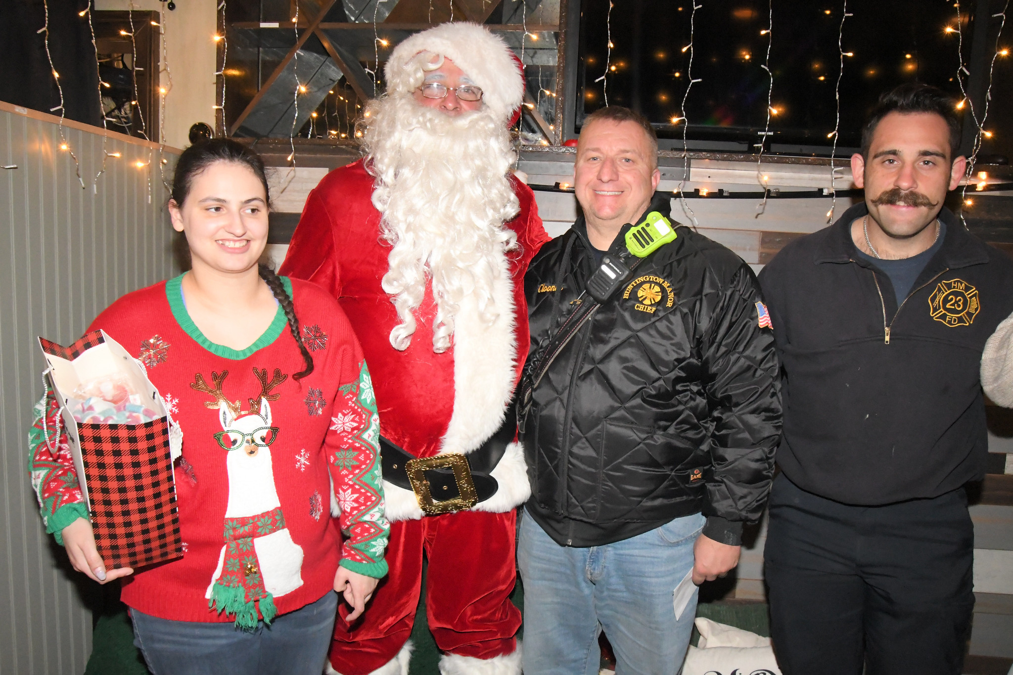 Image 3 Santa Vinnie Bufino Scott Cloonan Fire Chief of huntington Manor Fire Department Chris Zonin