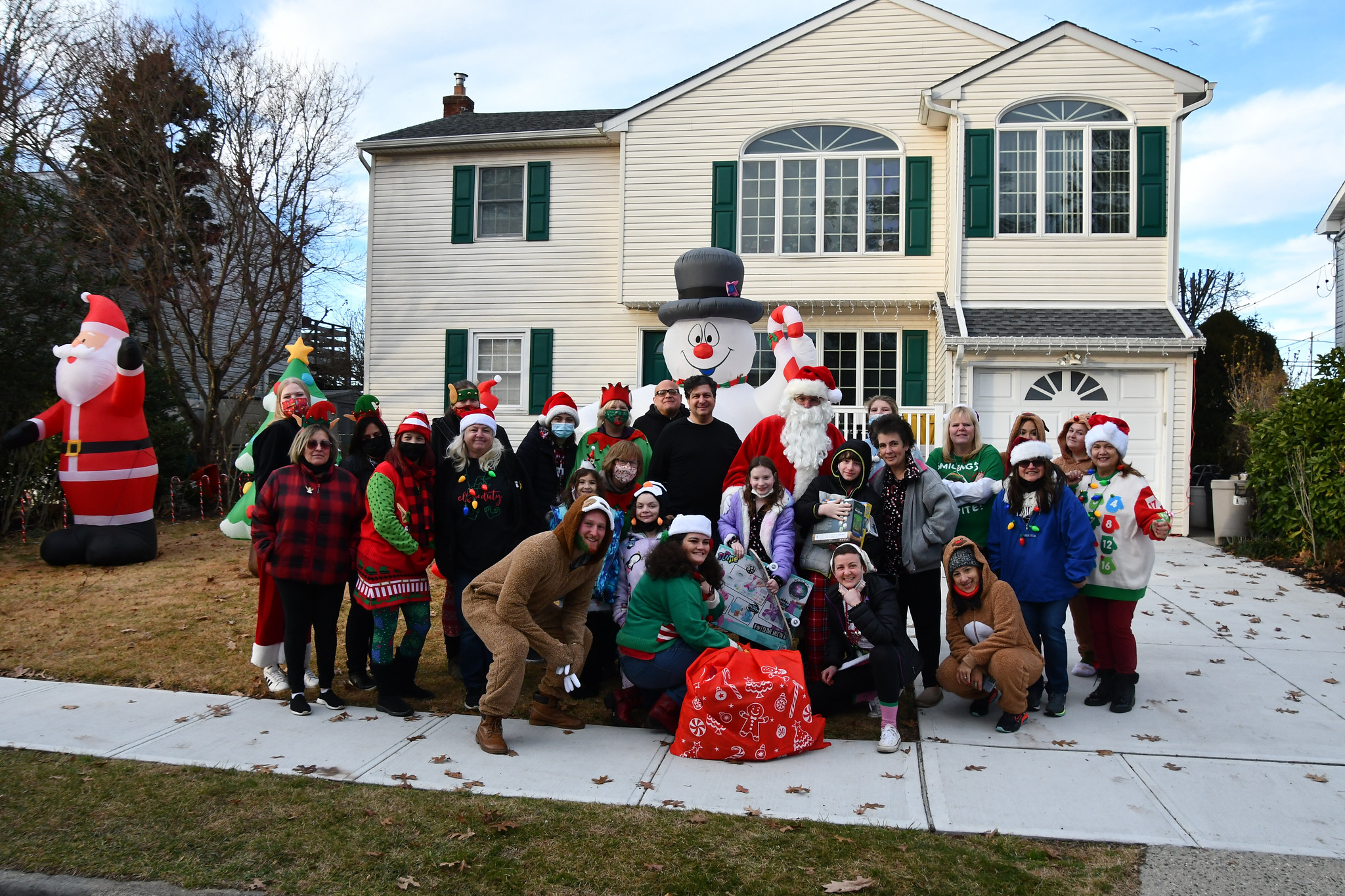 Image 9 Bulldog Blitzen with the Lutz family