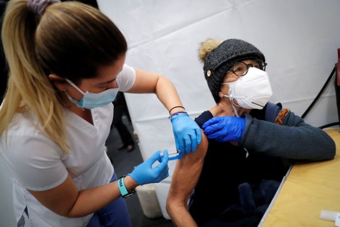 2022-03-29T173347Z_1_LYNXNPEI2S0Z6_RTROPTP_4_HEALTH-CORONAVIRUS-USA-FDA (1) boosters