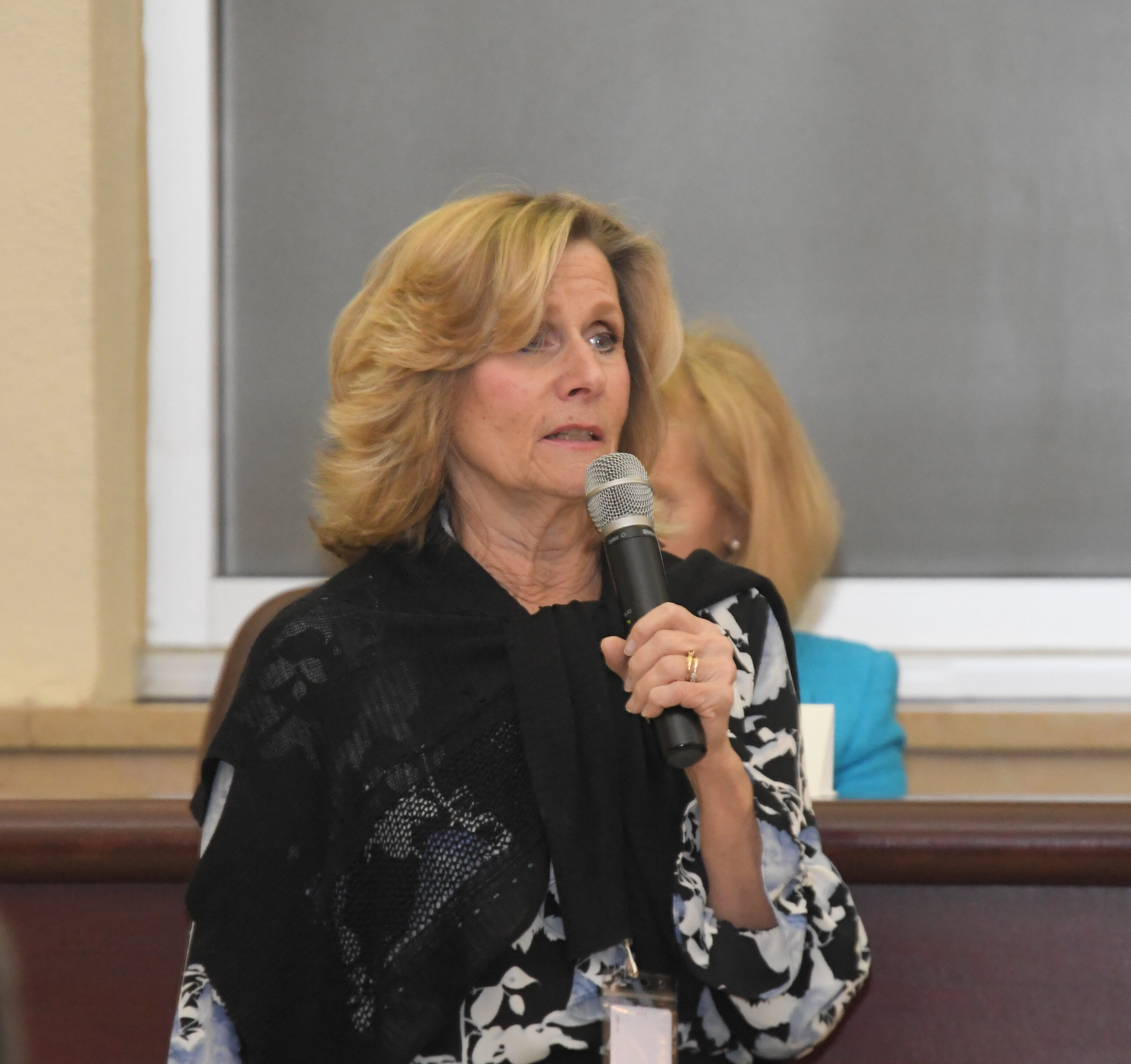 image 2 glen cove mayor pam panzenbeck