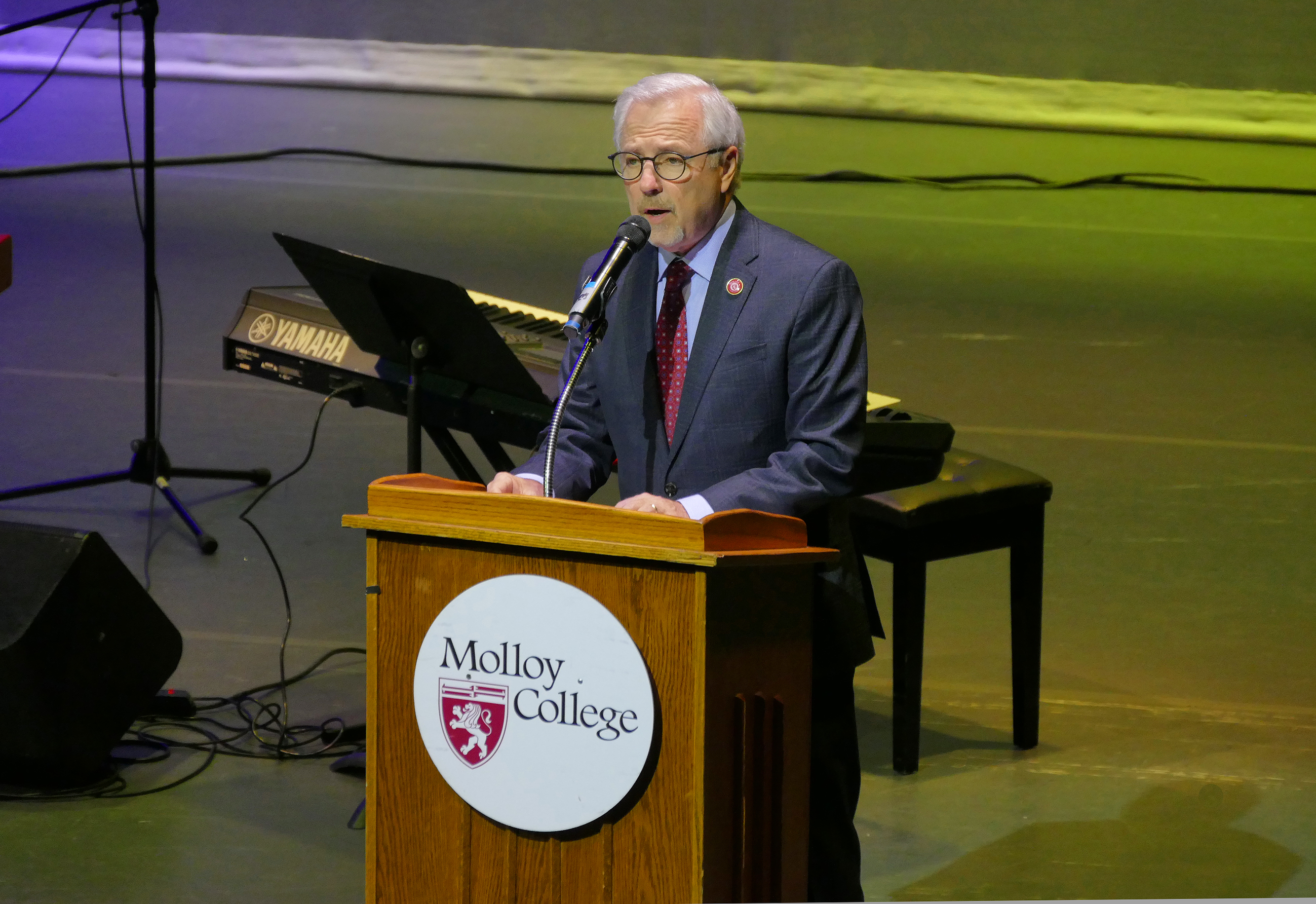 Rvc Ctr Molloy College President James Lentini Offers reasons for the concert 4522 Joe Abate